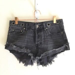 FREE PEOPLE We the Free Sashed & Relaxed Denim Fray Shorts Sz 26